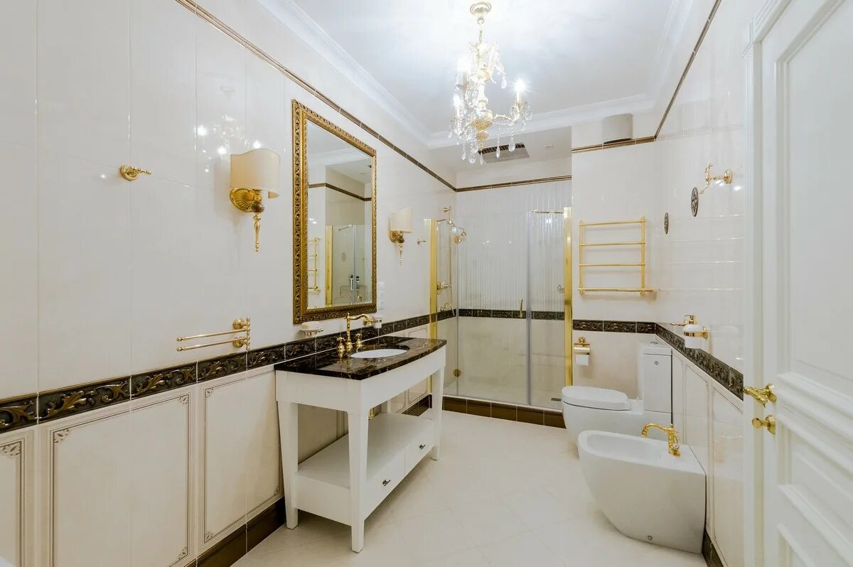 Классическая ванная комната. Ванная комната в классическом стиле. Ванная комната белая с золотом. Туалет в классическом стиле. Золота ванна комната