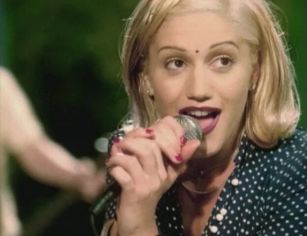 Английская песня донт. Гвен Стефани don't speak. Gwen Stefani no doubt don't speak. Don't speak солистка. Гвен Стефани в клипе don't speak.