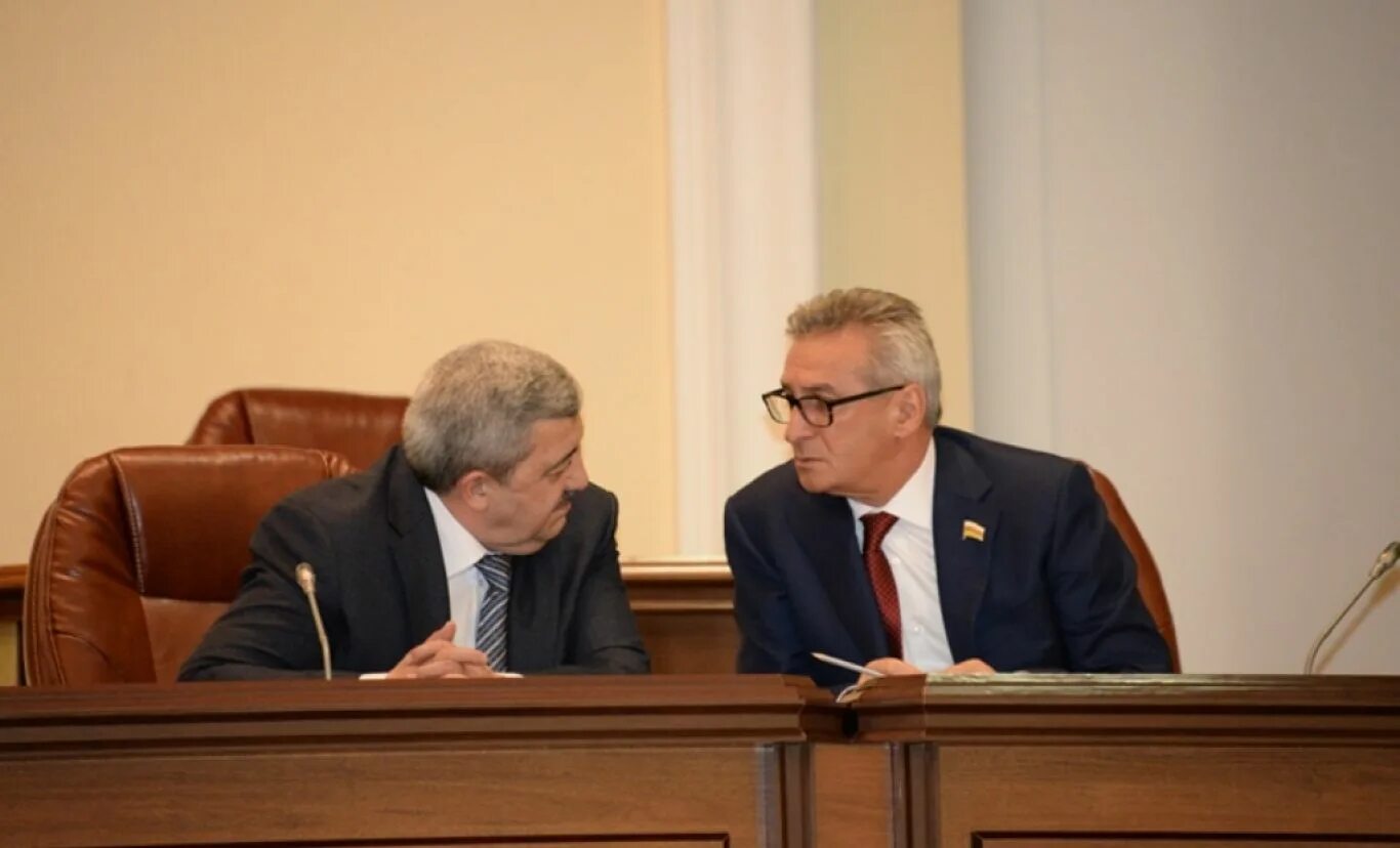 Парламент осетии алании. Депутаты парламента рсо-алания 2025. депутаты парламента рсо-алания 7 созыва. депутаты парламента рсо-алания 2025 с бородой. депутат ачеева.