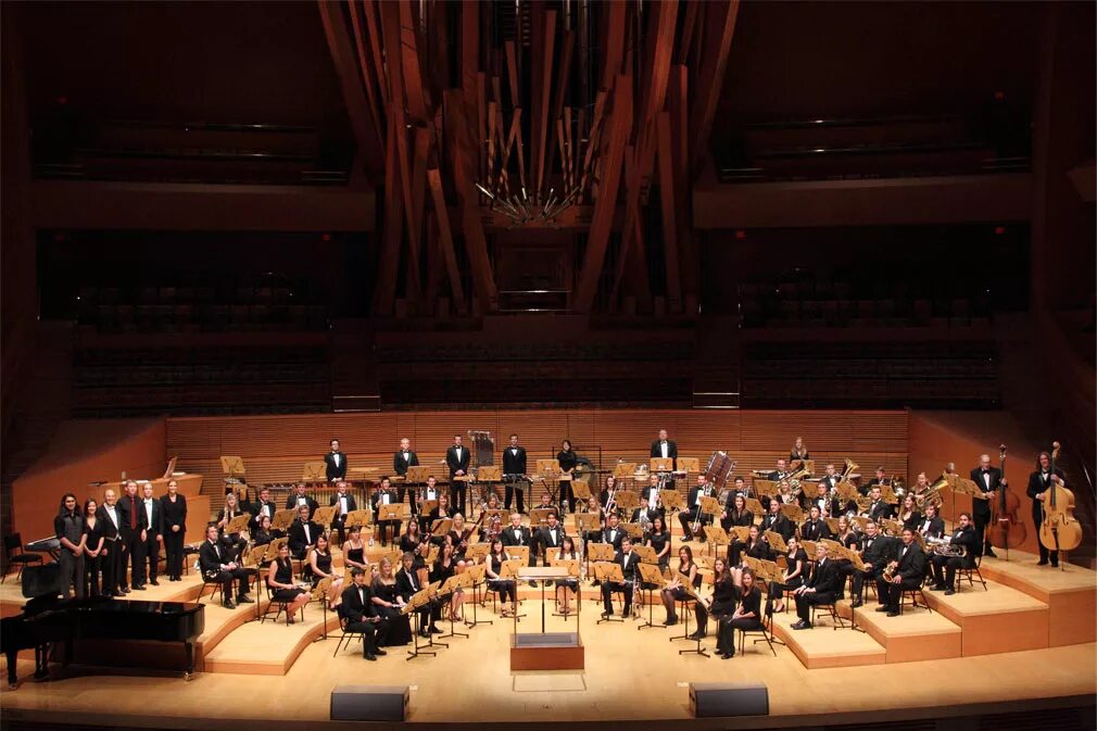 Филармония представления. Башмет в disney concert hall. сеул филармония. македонская филармония. филармония аниме.