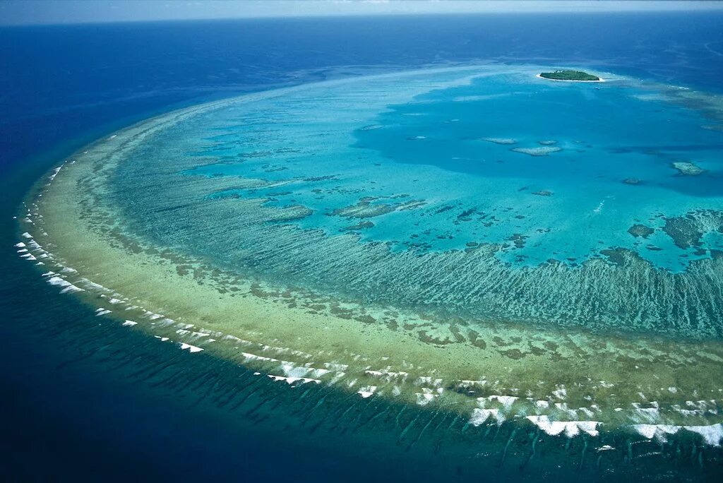 Острова большого рифа. Большой Барьерный риф Австралия. Острова большого барьерного рифа. Коралловый риф в Австралии. Коралловое море Барьерный риф.