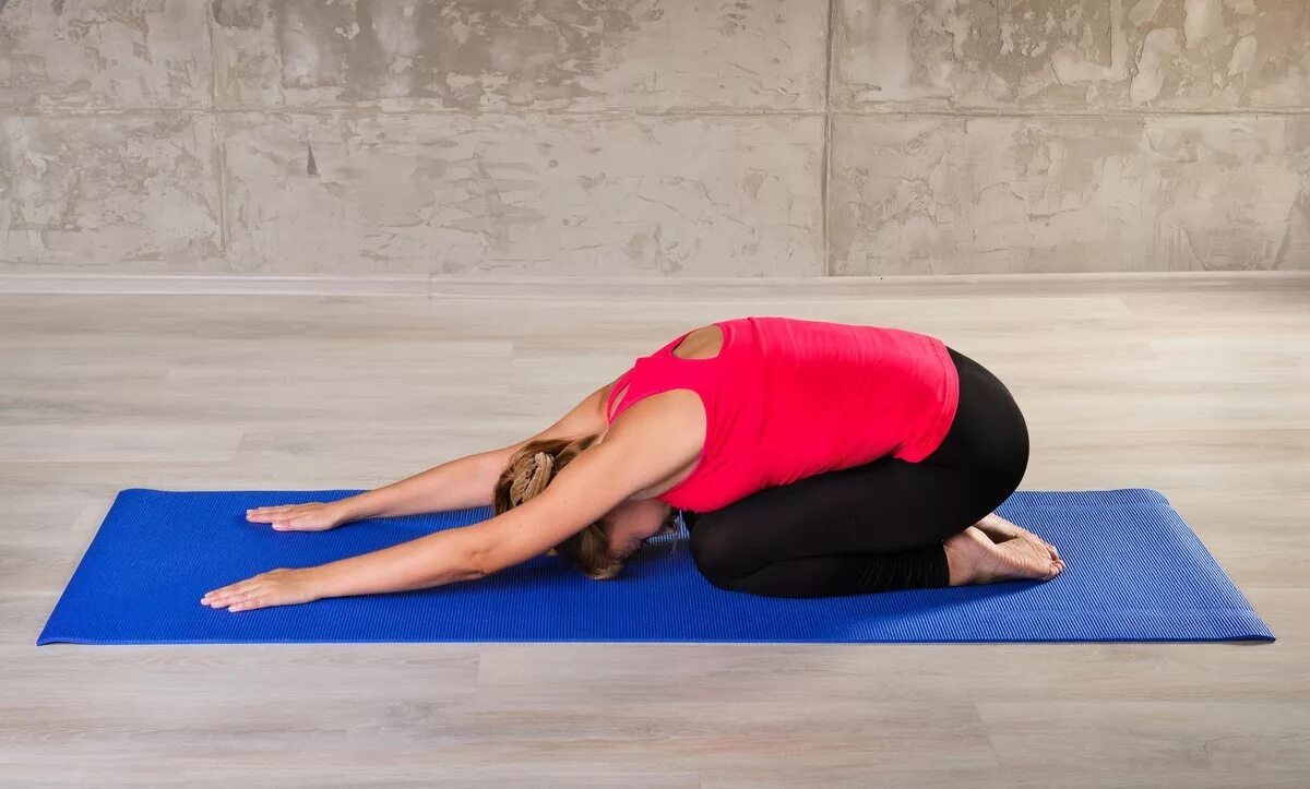 Йога арт. Йога. Йога коврик. Спортивный коврик эстетика. Атрибут йоги.