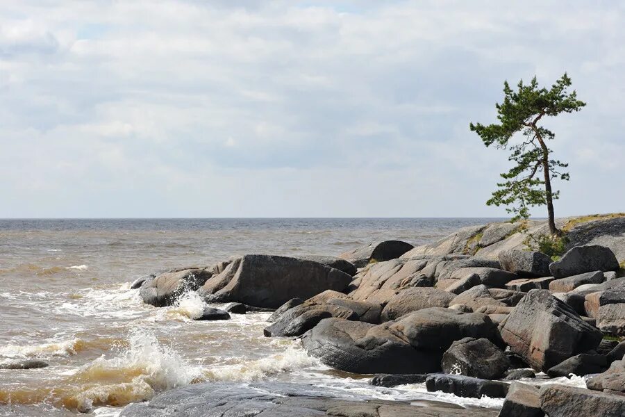 Онега петербург. Онега белое море кий остров. Онежская губа белого моря. Кий-остров. Онежская губа белого моря. Онега Архангельская область кий остров.