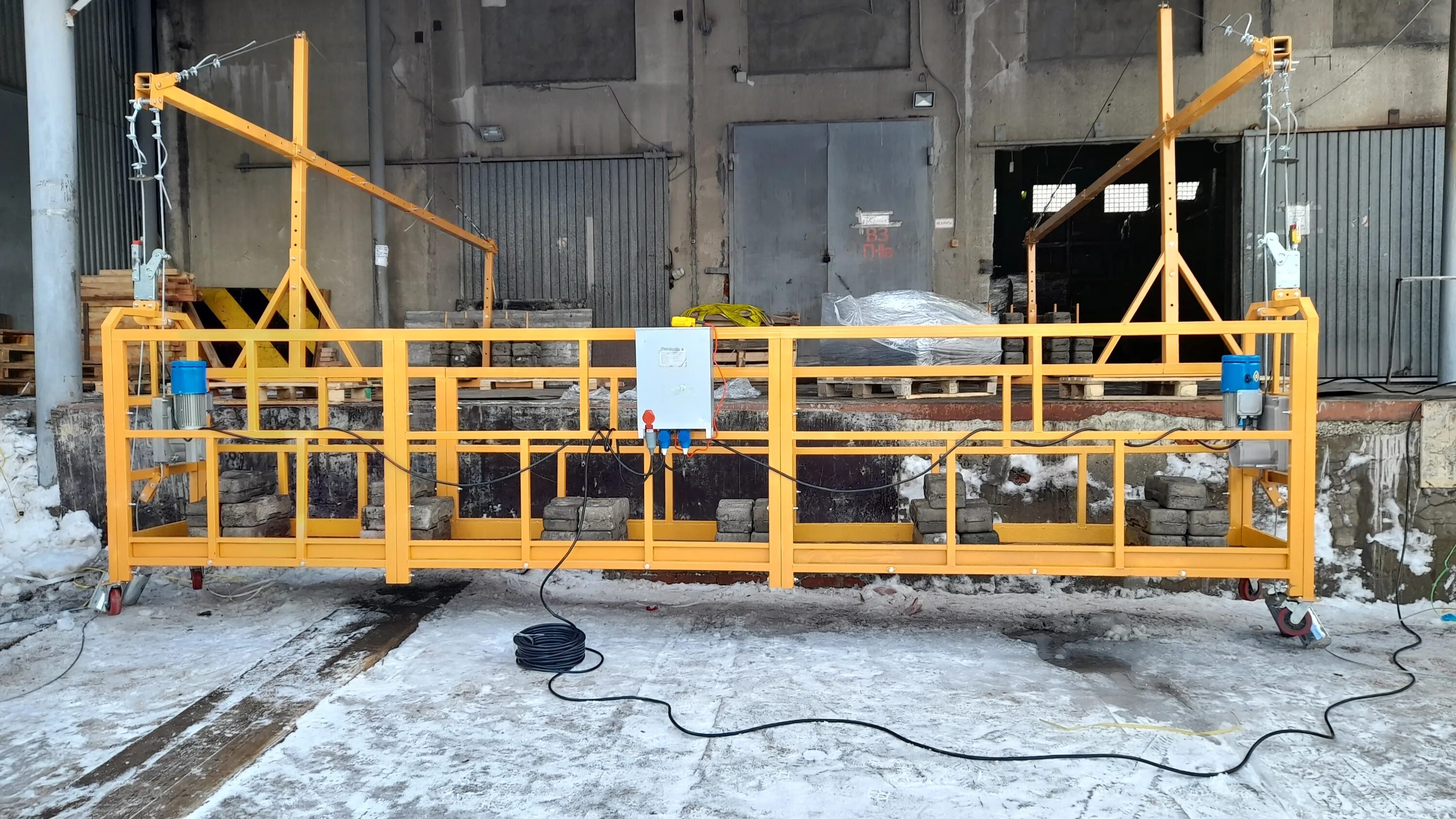 Фасадный подъемник partner zlp 630. Zlp 630 подъемник. Люлька zlp 630. Zlp 630 подъемник. Люлька строительная фасадная zlp 630.