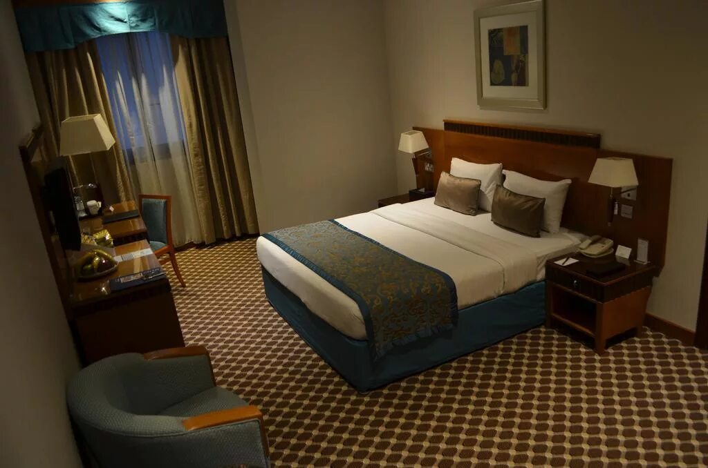 Golden tulip barsha. Golden Tulip al Barsha 4*. Golden Tulip отель Дубай. Golden Tulip al Barsha 4* Аль-барша, Дубай. Golden Tulip Media Hotel 4* (Аль-барша).