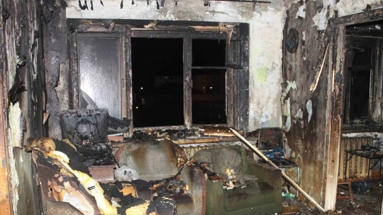 Пожар в доме дали. Пожар в квартире. Квартира после пожара. Пожар в квартире в Москве.