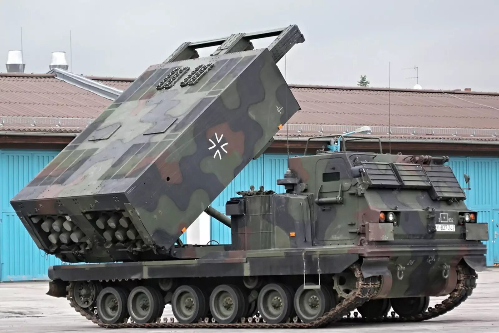 Рсзо mars ii. Рсзо m270 mlrs. рсзо сша m270 mlrs. mlrs 270. mlrs система залпового огня.