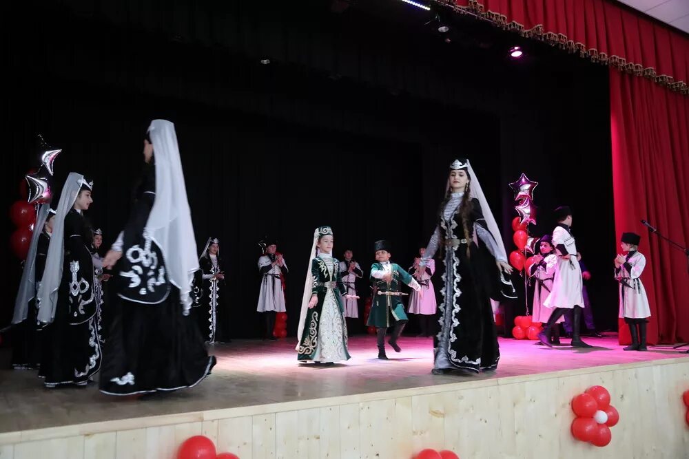 Школа берд юрт. Школа 14 оренбург. Оренбург южный школа 63. Roanoke high school. Дом культуры ингушетии.
