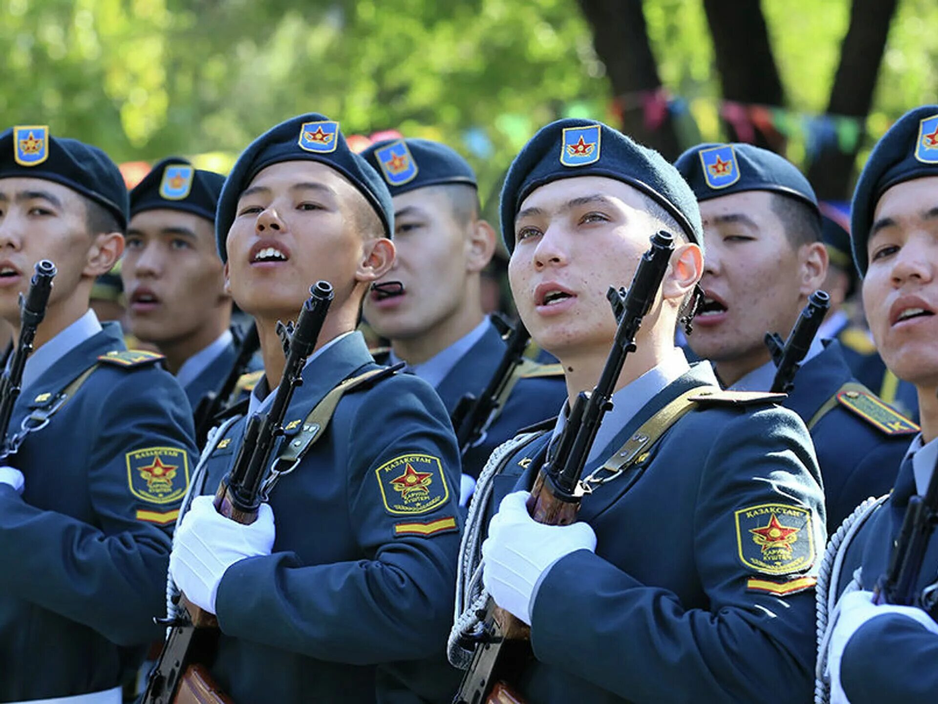 Военный институт КНБ Республики Казахстан. Военный институт сухопутных войск Алматы. Форма курсанты КНБ Казахстан. Форма курсантов. Военная форма казахстана