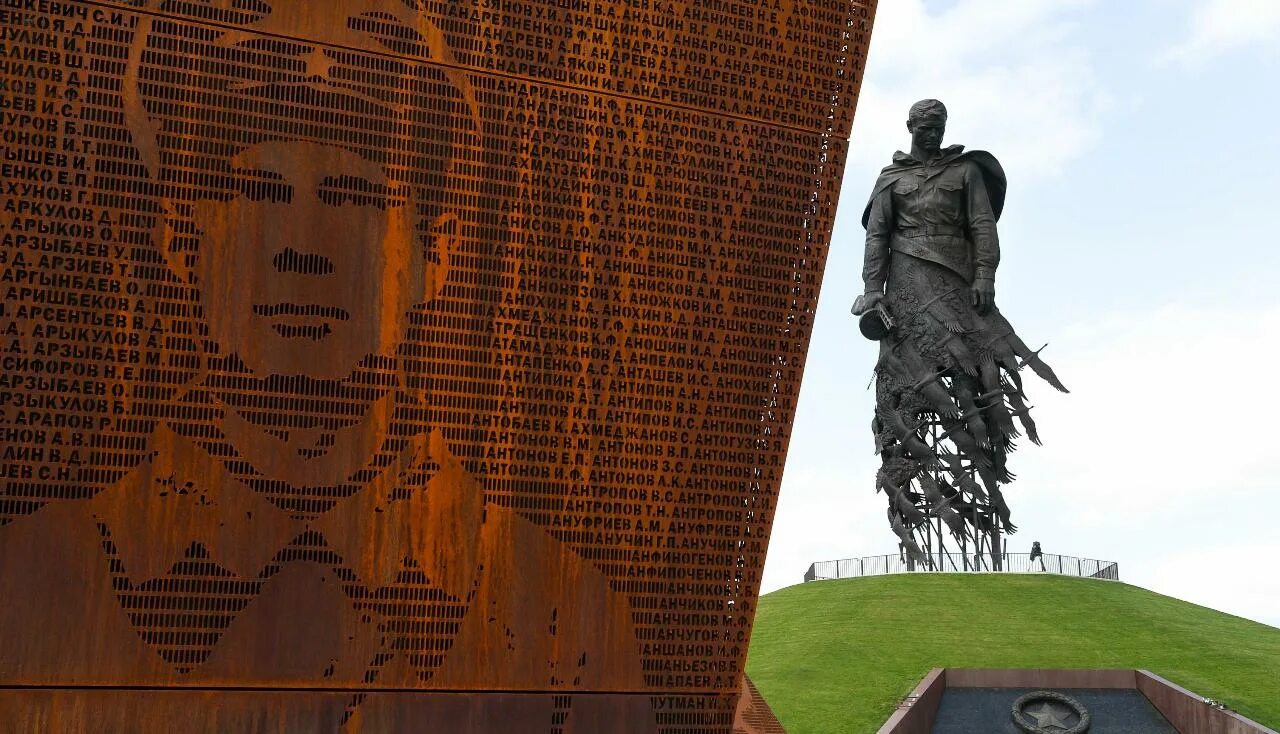 Ржевский мемориал памяти. Мемориал солдату ржев. Мемориал советскому солдату под ржевом. Мемориал победы ржев. Г ржев мемориал советскому солдату.
