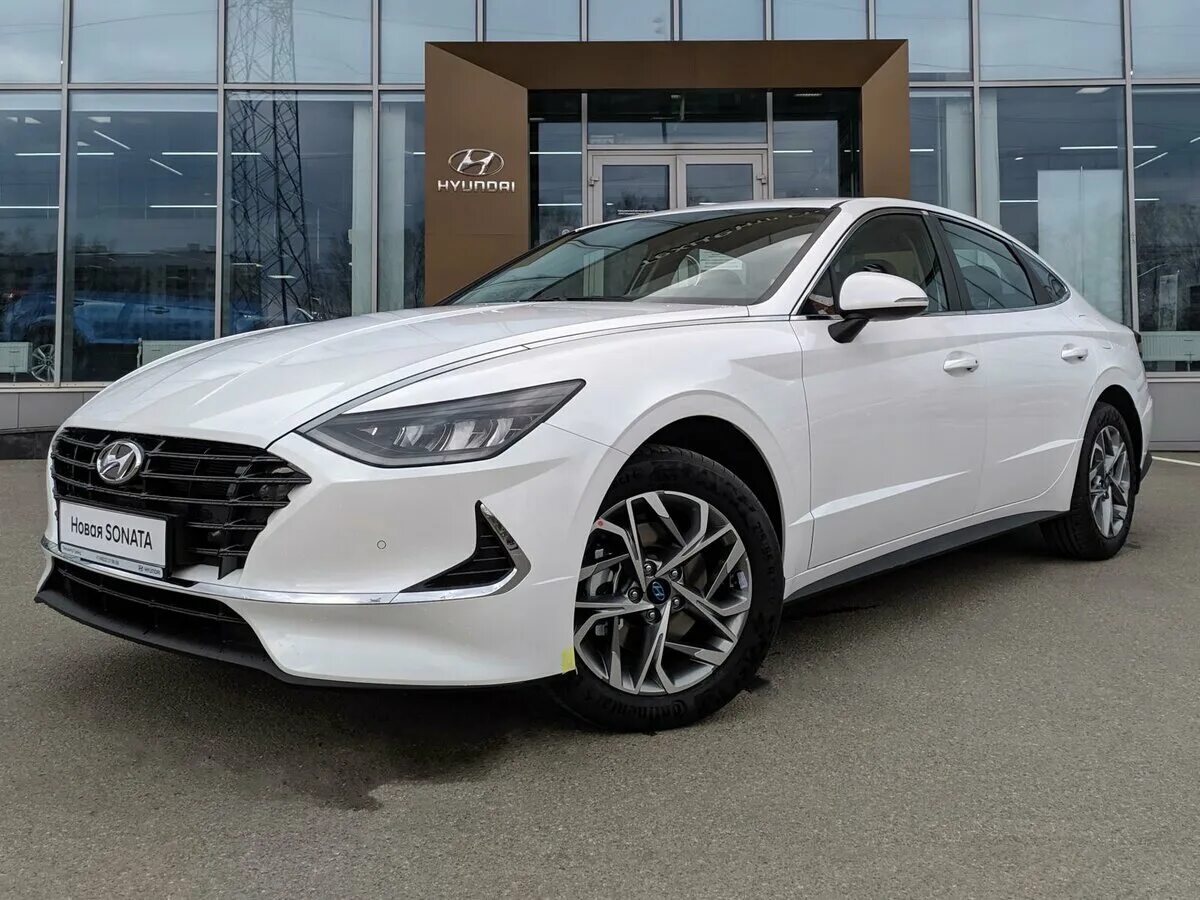Хундай соната 2011 год белая. Белая соната new raise. Sonata белая. Hyundai sonata белая 2016 год. Соната на белом фоне.