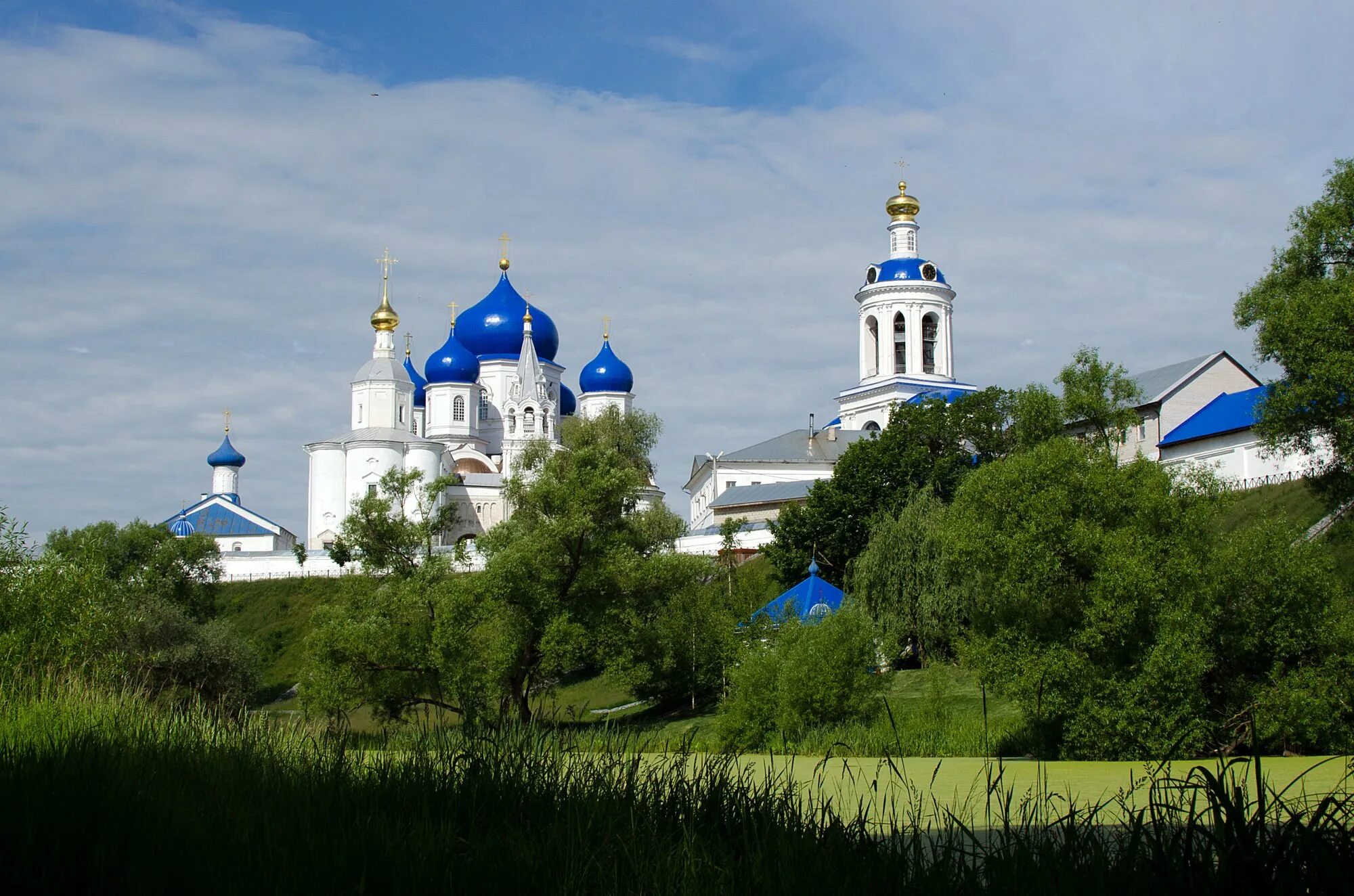 Свято боголюбский монастырь. Боголюбский женский монастырь, посёлок Боголюбово. Храм Рождества Пресвятой Богородицы в Боголюбово. Храм Андрея Боголюбского село Боголюбово.