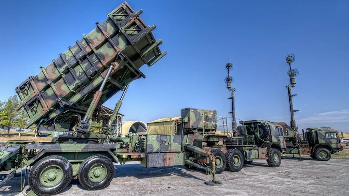 Батарея пэтриот состав. Patriot Pac-3. Mim-104 Patriot. ЗРК mim-104 Patriot pac3. Зенитно-ракетный комплекс Patriot (mim-104a).