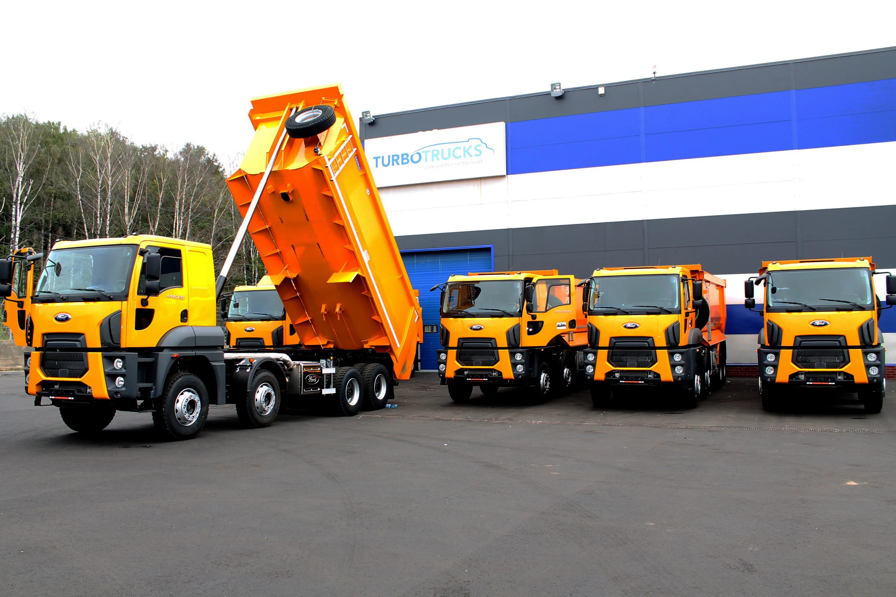 Автопарк самосвалов. Ford Trucks 2533hr. Тольятти компания автопарк самосвал. Тольятти компания автобаза самосвал. МАЗ спецтехника.