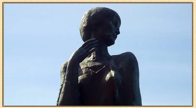 Памятник ахматовой в петербурге. Памятник анны ахматовой в санкт-петербурге кресты. Памятник анне ахматовой. Ахматова санкт-петербург. Петербург ахматовой.