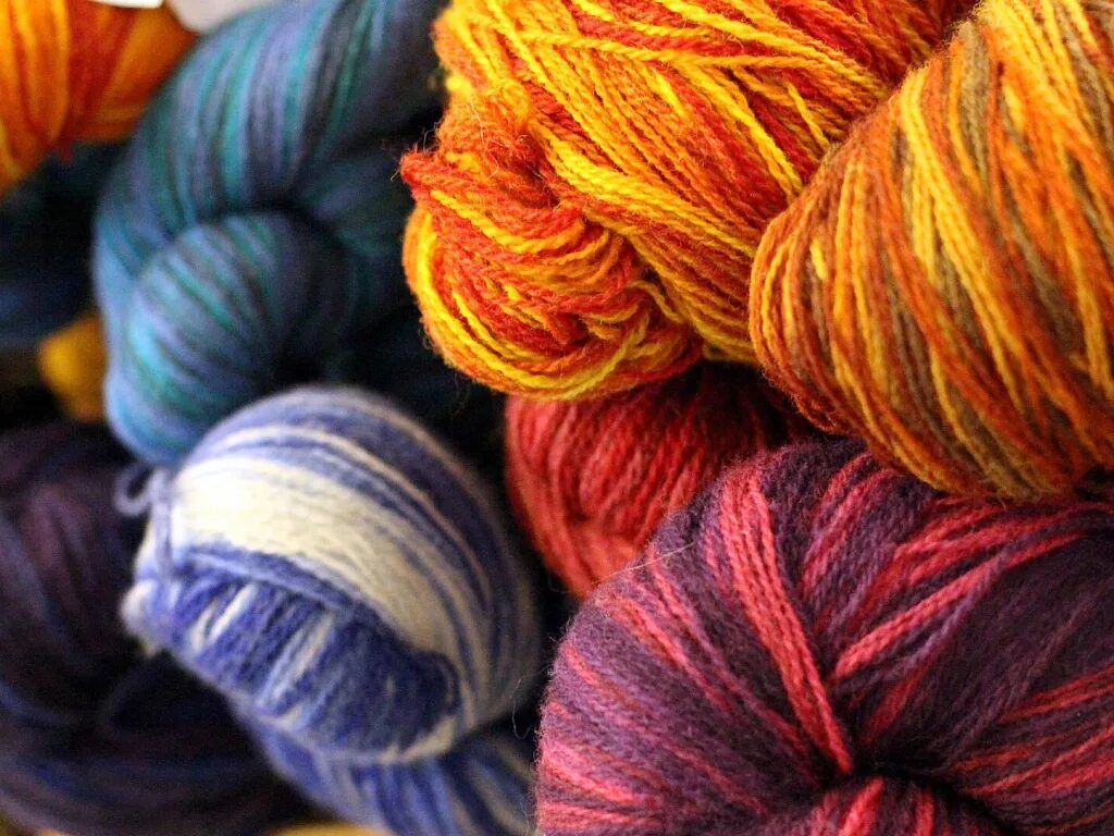 пряжа в ассортименте. пряжа победы магазин. магазин пряжа, победа 184. леонардо отдел пряжи. магазин пряжа ижевск.