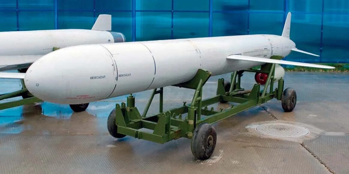 Крылатая ракета scalp naval. Х-101 крылатая ракета в ту 160. Х-101 крылатая ракета в ту 160. Большая крылатая ракета. Х-101 крылатая ракета в ту 160.
