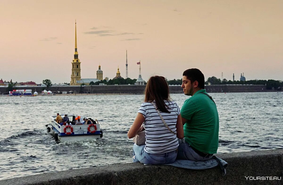 Питер станет платным для туристов. Санкт-Петербург туризм. Туристы в СПБ. Питер туризм. Путешественники в Питере.