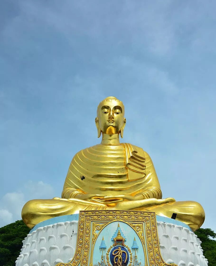 Фото будды. Будда Шакьямуни религия. Будда монах. Весак статуя Будды. Будда статуя религия.