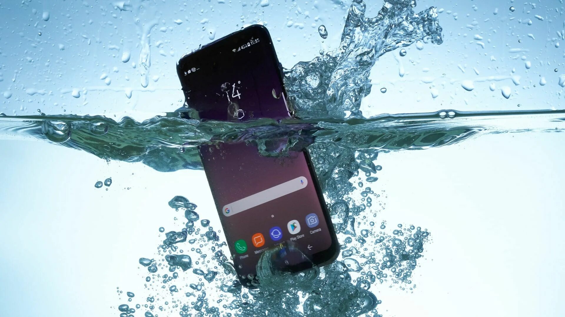 Экран телефона после воды. Water Resistance Tester. Смартфон в воде. Смартфон падает в воду. Смартфон упал в воду.