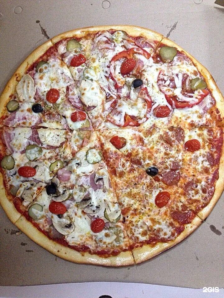 Пиццерия тамбов меню. Пицца с гранатом. Пицца с цветами. Квадратная пицца. Пицца с глазами.