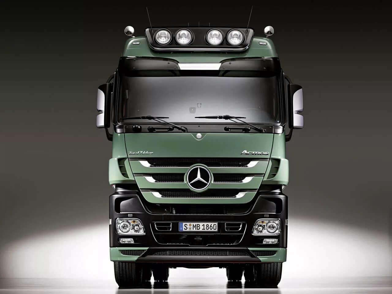 Грузовой автомобиль mercedes. Mercedes-Benz Actros. Mercedes-Benz Actros 3. Тягач Мерседес Бенц Актрос. Mercedes-Benz Actros 2008.