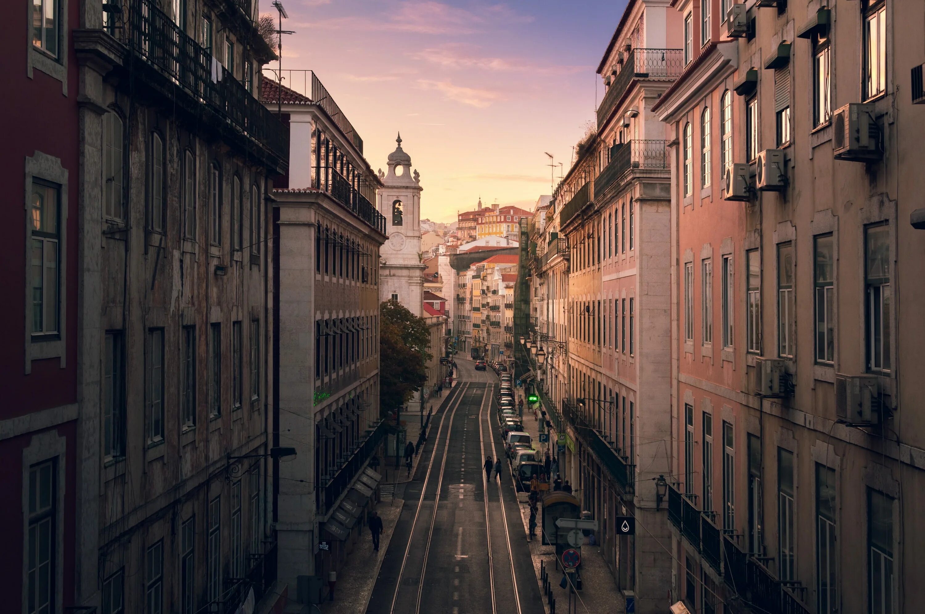 Известные улицы стран. Португалия город Лиссабон. Лиссабон улицы. Португалия архитектура города Лиссабон. Города Португалии 2023.