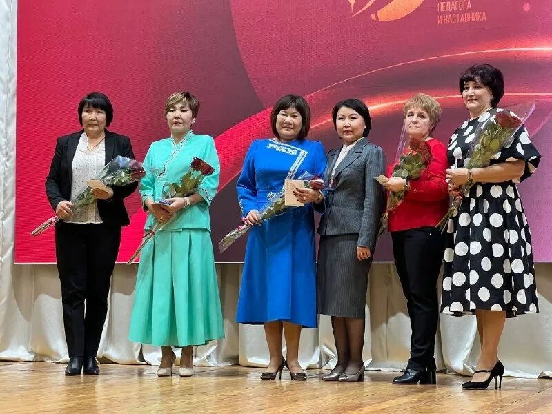 заслуженный учитель калмыкии. очирова саглара николаевна. калмыцкий учитель. учителя калмыкии. учителя калмыкии.