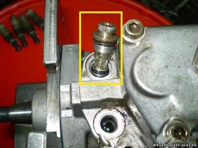 Где находится сетка. Фильтр тнвд 4g64 gdi. Сетка тнвд ниссан атлас 4. Датчик оборотов тнвд 3ct. Фильтр сеточка в тнвд 6g73.