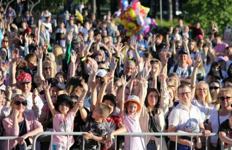 День города Иркутск сцена. Жители Иркутска. С днем города иркутяне. Футбольный праздник. 23 июня 2011 г