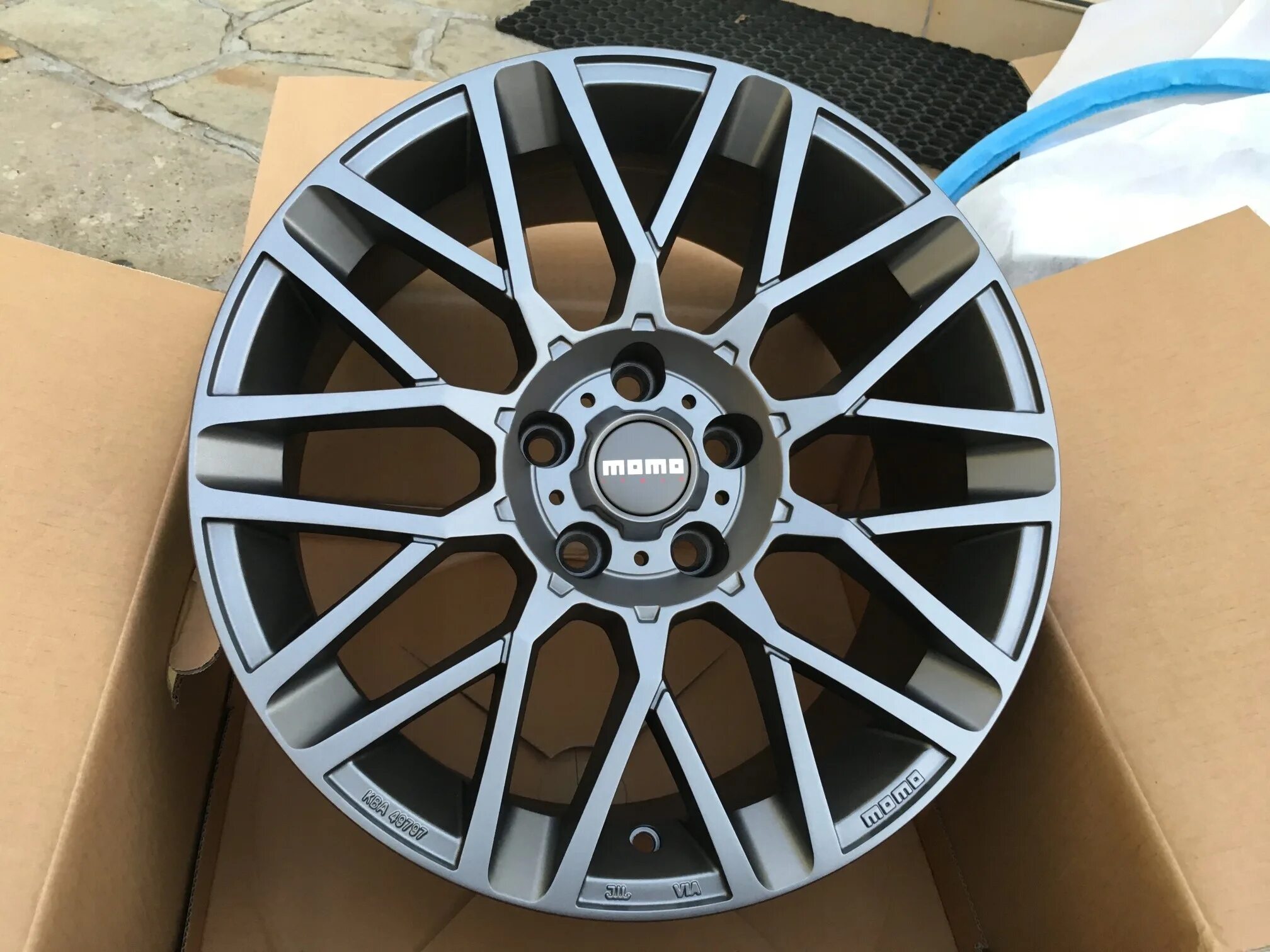 Литые диски 5 112 r16. Momo revenge r16. диски momo r20. momo revenge r20. momo suv revenge r20.