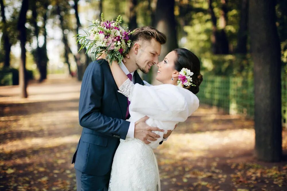Можно выйти замуж в 17 лет. Свадьба в сентябре. Свадебная фотосессия в сентябре. Свадьба в сентябре фотосессия. Свадебная фотосессия в сентябре в Москве.