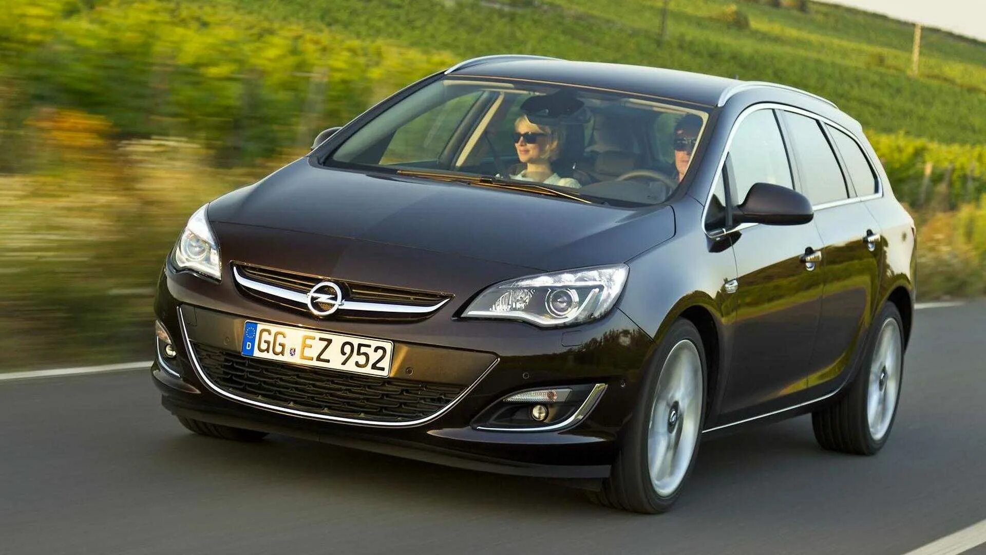 Opel Astra Sports Tourer 2012. Opel Astra j.