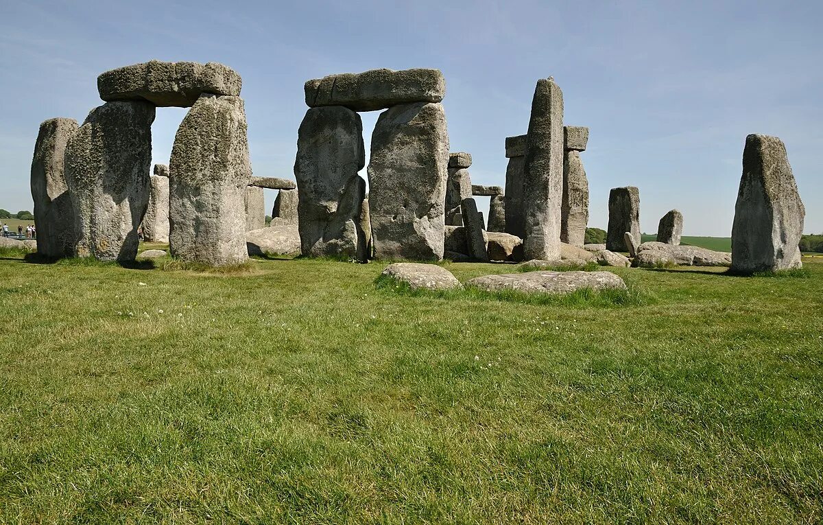 The famous stonehenge. Стоунхендж. Стоунхендж буддийский. Стоунхендж выставка. Русский Стоунхендж на Урале.