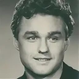Лев барашков усы