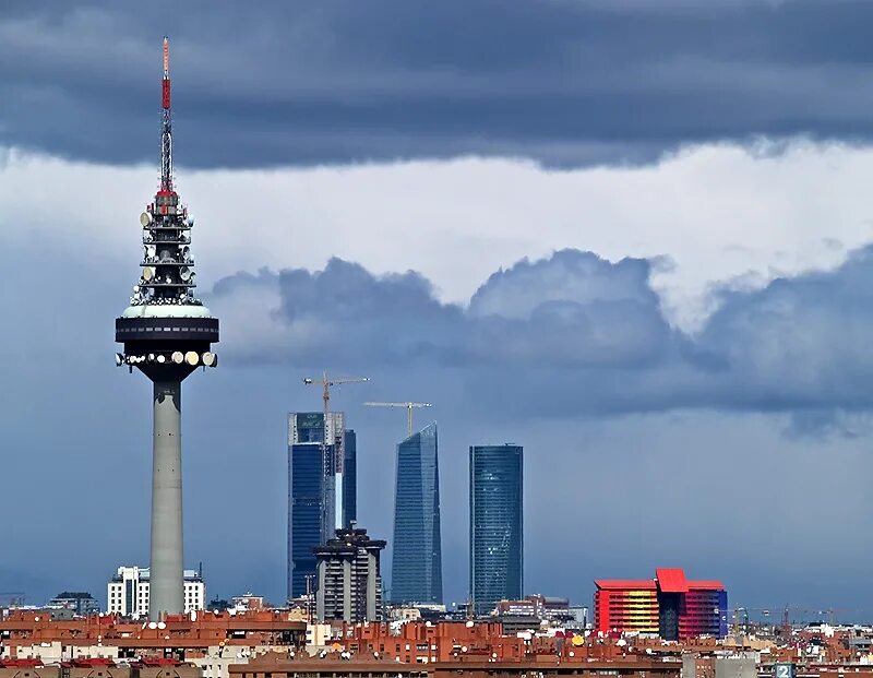 Ре ли над башней. Башни петронас малайзия. Ре ли над башней. Смотровая башня средневекового замка. Небоскреб petronas towers.