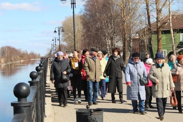 Белозерский канал Вологодская область. Белозерск набережная. Белозерск новая набережная. Белозерск люди.