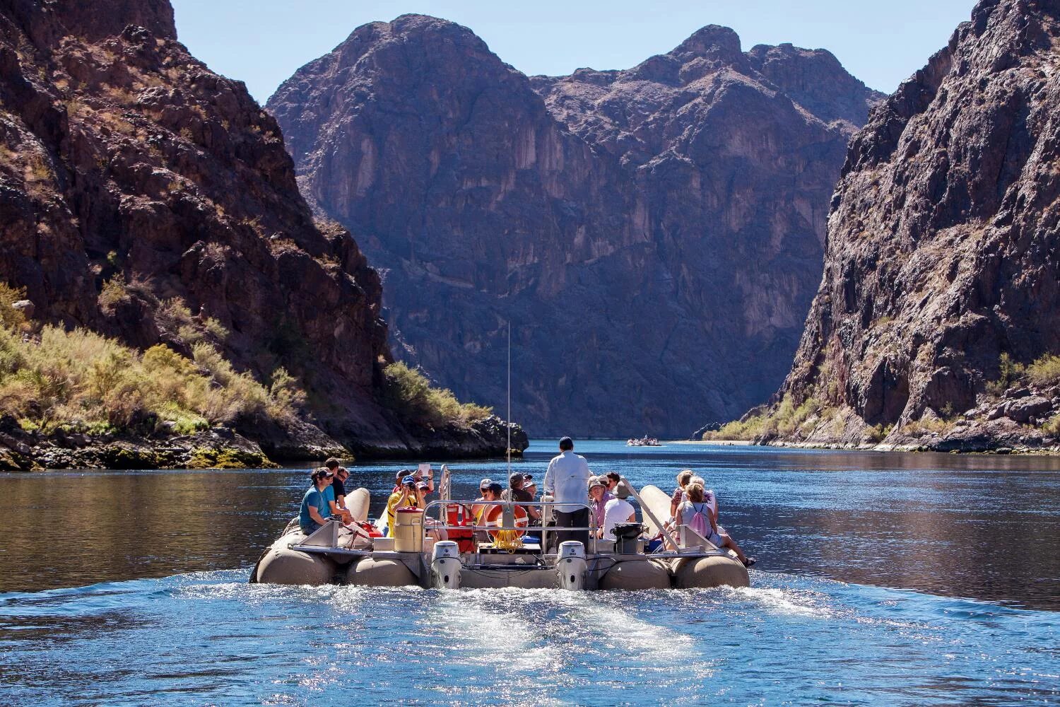 Сулакский каньон сплав рафтинг. Grand Canyon Colorado River Rafting. Гранд каньон туризм сплав. Сплав по реке Колорадо в Гранд каньоне. На чем путешествуют туристы на принцевых островах