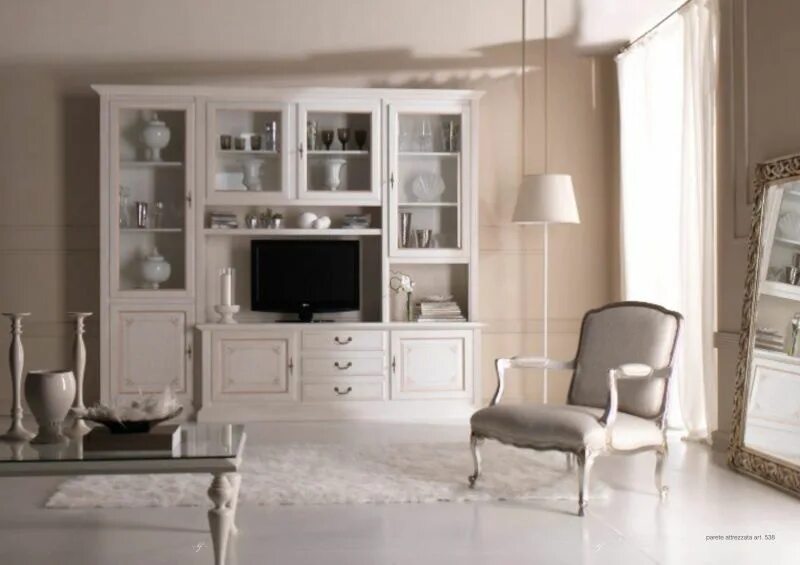 Стенка белая классика. Стенка в гостиную классика белая. Стенка в классическом стиле белая. Белая мебель в гостиную классика.