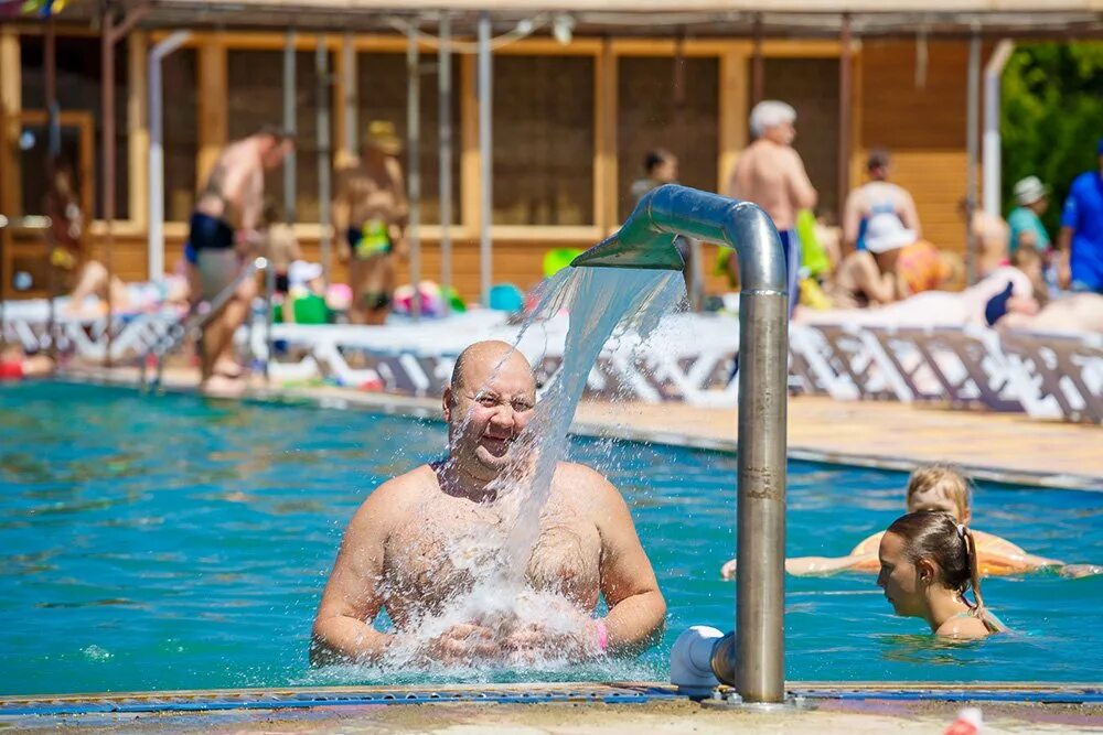 Бассейн лабинск. Аквапарк Лабушка в Лабинске. Санаторий Лаба бассейн в Лабинске. Санаторий Лабушка Краснодарский край Лабинск. Лаба термальные бассейны.