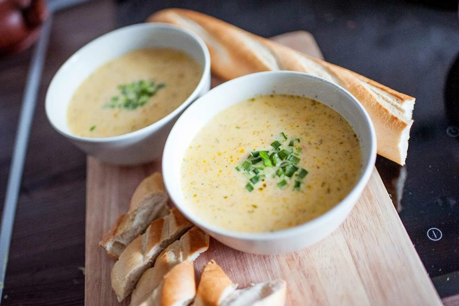 Сырный суп фото. Сырный суп пюре с курицей и плавленным сыром. сырный крем суп с плавленным сыром. сырбушка молдавская. сырный суп (с плавленным сырком) с курицей.