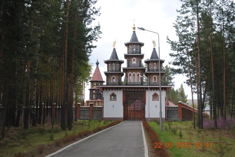 Сайт саянска иркутской области. Саянск храм. Храм в городе Саянске Иркутской области. Город Саянск Благовещенский. Храм . Саянск, Иркутская область деревянный.