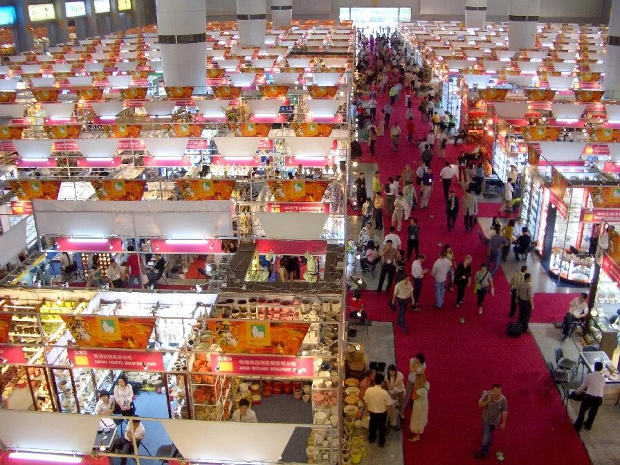 Canton fair 2024. Гуанчжоу Кантонская ярмарка. Выставка Canton Китай. Кантонская выставка в Гуанчжоу. Комплекс Кантонской ярмарки, Гуанчжоу, Китай.