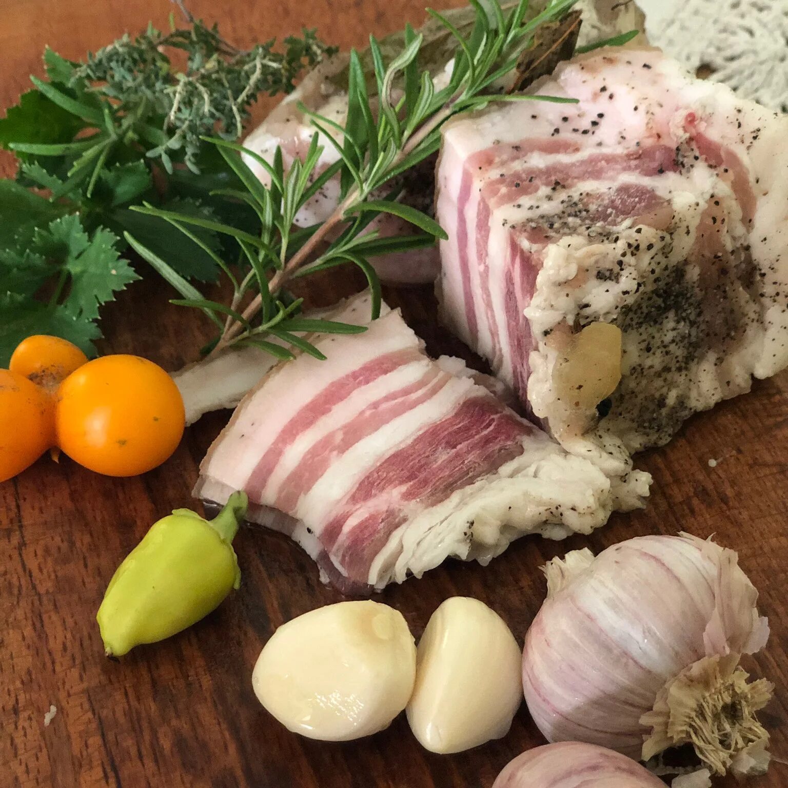 сало соленое. сало соленое. сало по домашнему с чесноком. сало свиное соленое. сало соленое домашнее.