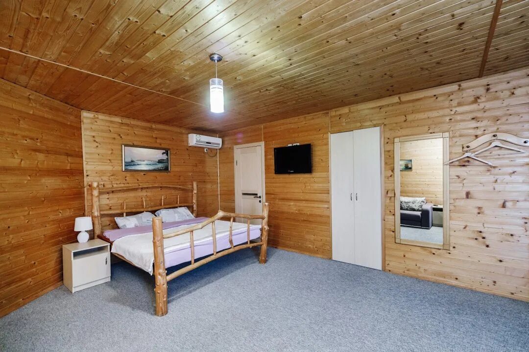 Сосновый дворик геленджик. Сосновый бор дзержинск беседки. Сосновый дворик дзержинск желнино. Гостевой дом сосновый бор севастополь. Дом на море сосновый бор крым.