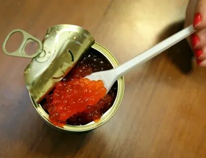 Можно есть просроченную икру