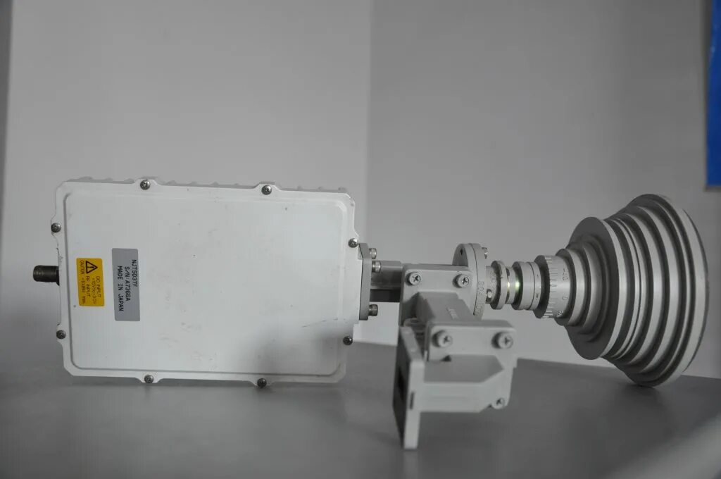 Spherical array in ku band. Облучатель для ku-band lnb njr2784h. (buc 2 вт и lnb. ku-band lnb njr2784h. ku-band 3w buc.