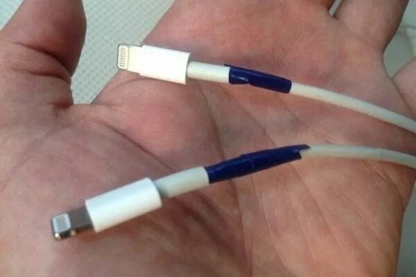В Ногинске подросток погиб из-за перемотанной скотчем зарядки для iPhone. 17-лет