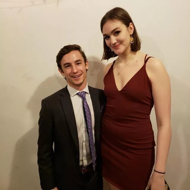 Элизиани да крус сильва рост. Мужчина меньше ростом девушки. Высокий и низкий парень. Высокий парень и низкая девушка. Мужчина меньше ростом девушки.