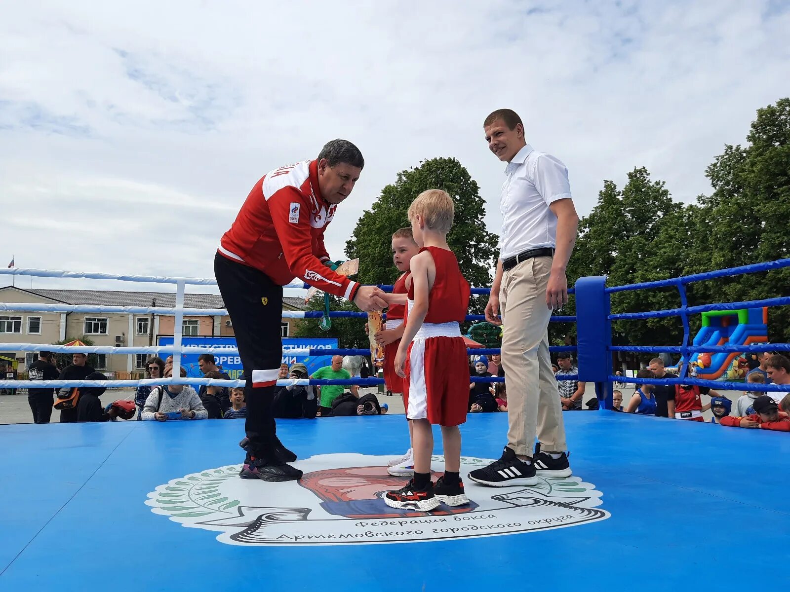 Артемовский население. Артемовский население. День города артемовский свердловская область 2023. Артемовск 2013. Бахмут сейчас с высоты.